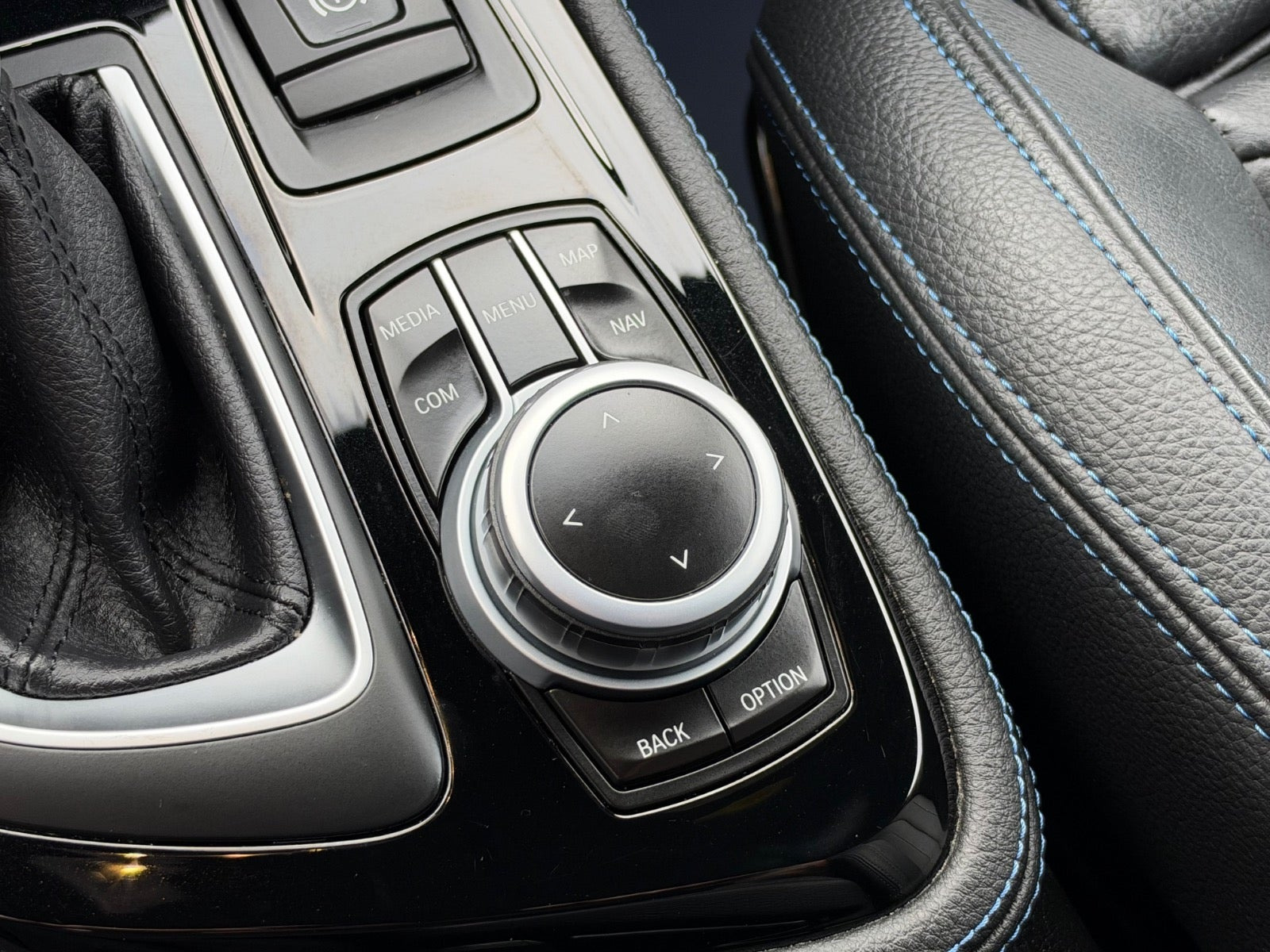 Hvid BMW 225xe fra 2019