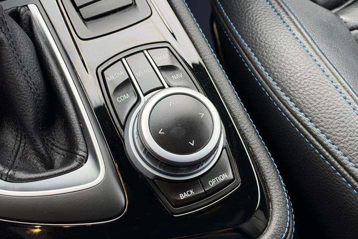 Hvid BMW 225xe fra 2019