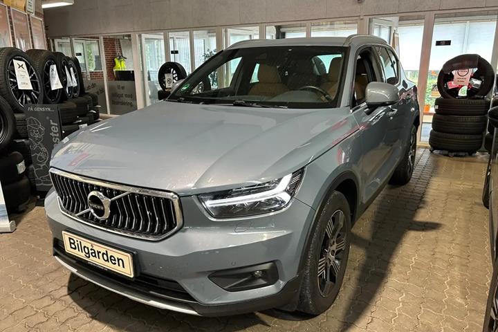 Grå Volvo XC40 fra 2020