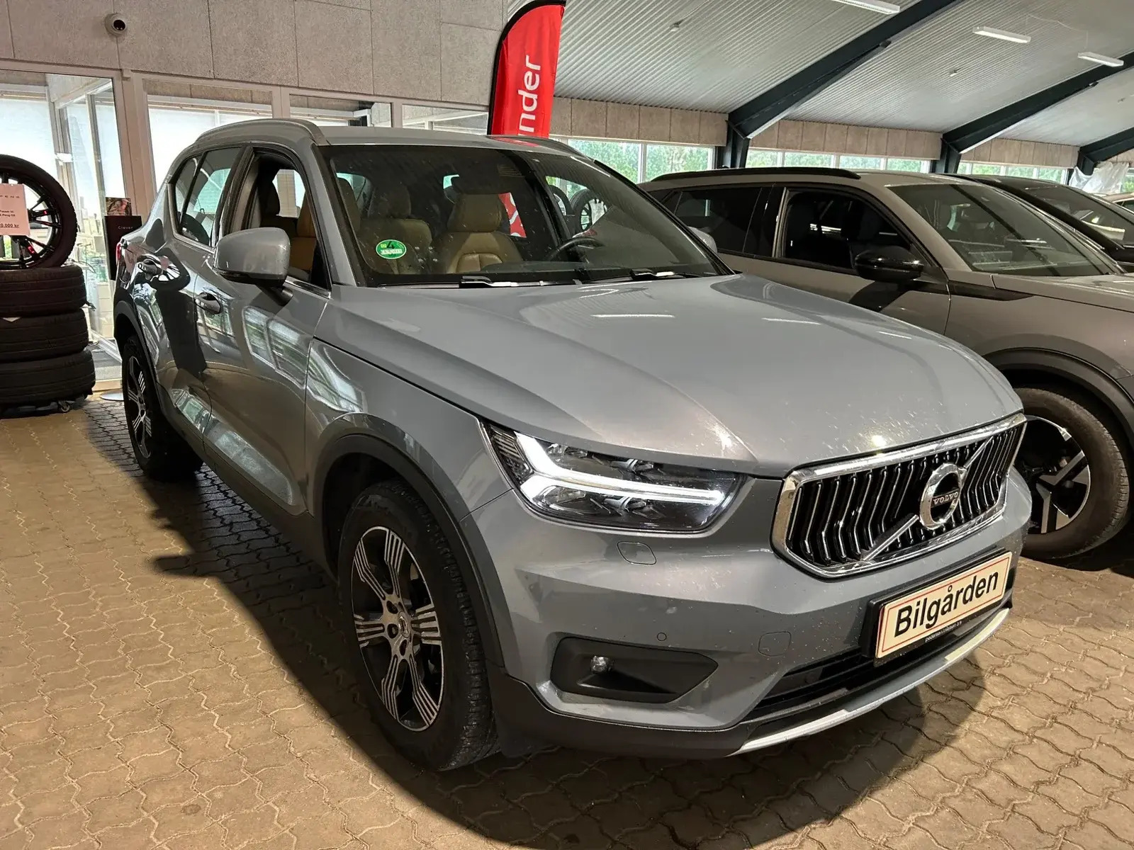Grå Volvo XC40 fra 2020