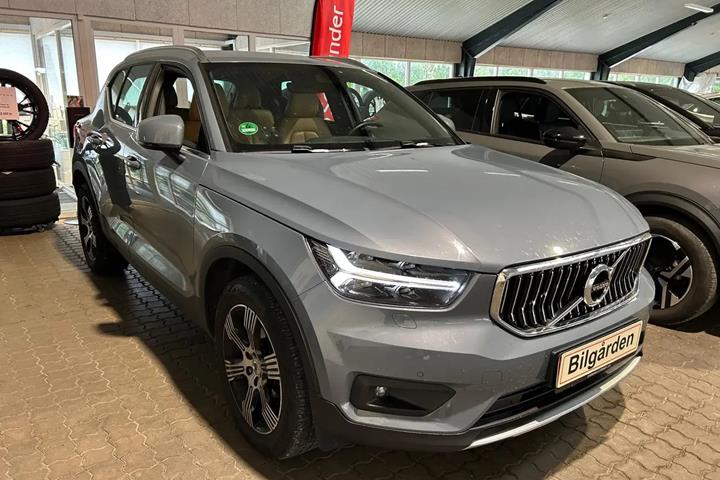 Grå Volvo XC40 fra 2020