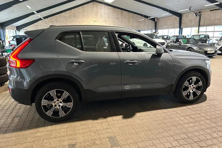 Grå Volvo XC40 fra 2020