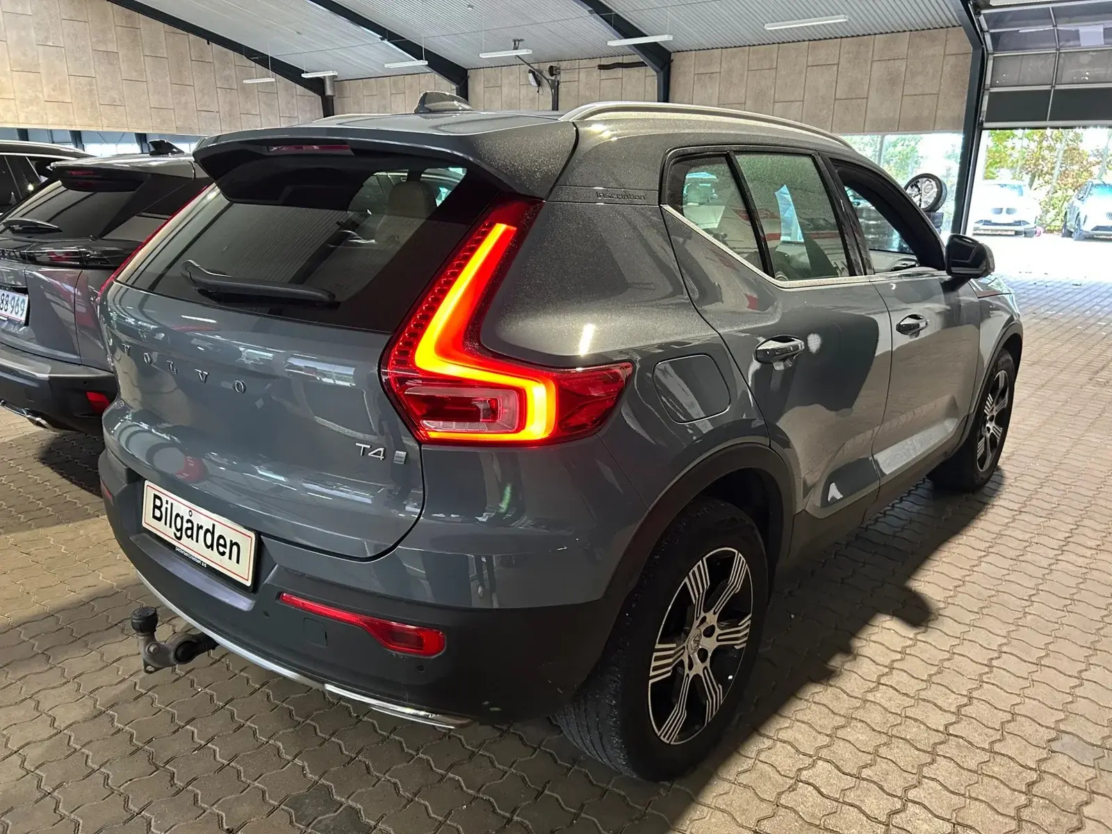 Grå Volvo XC40 fra 2020