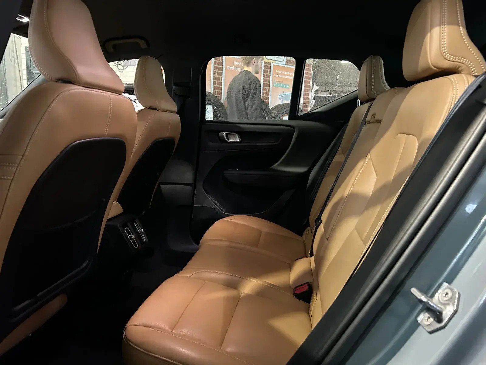 Grå Volvo XC40 fra 2020