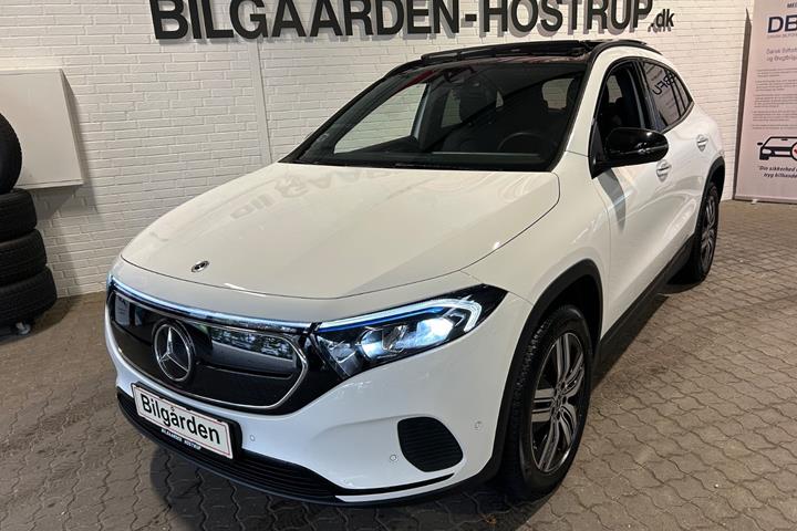 Hvid Mercedes EQA250 fra 2023 set udefra