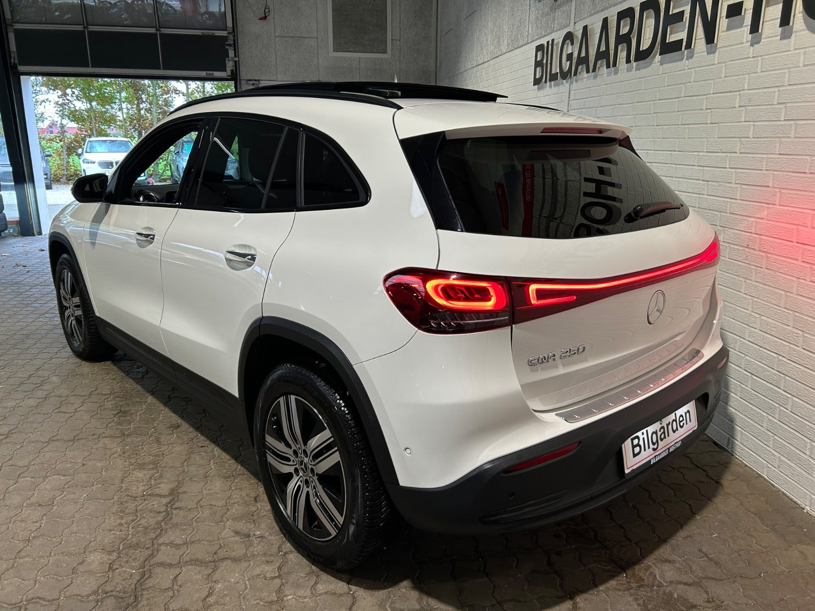 Hvid Mercedes EQA250 fra 2023