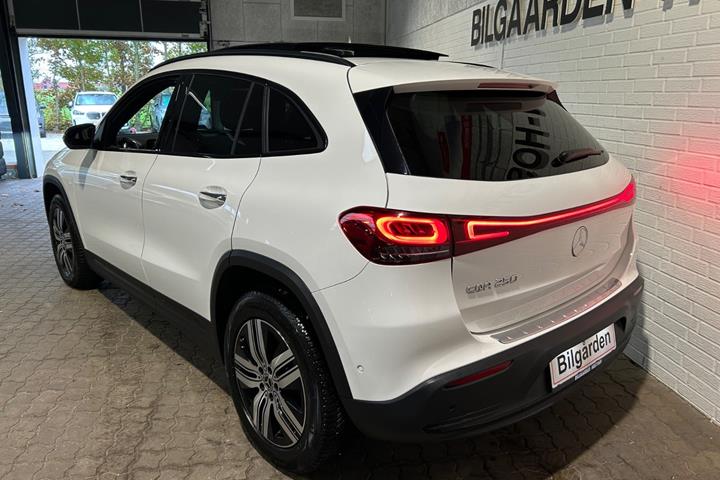 Hvid Mercedes EQA250 fra 2023
