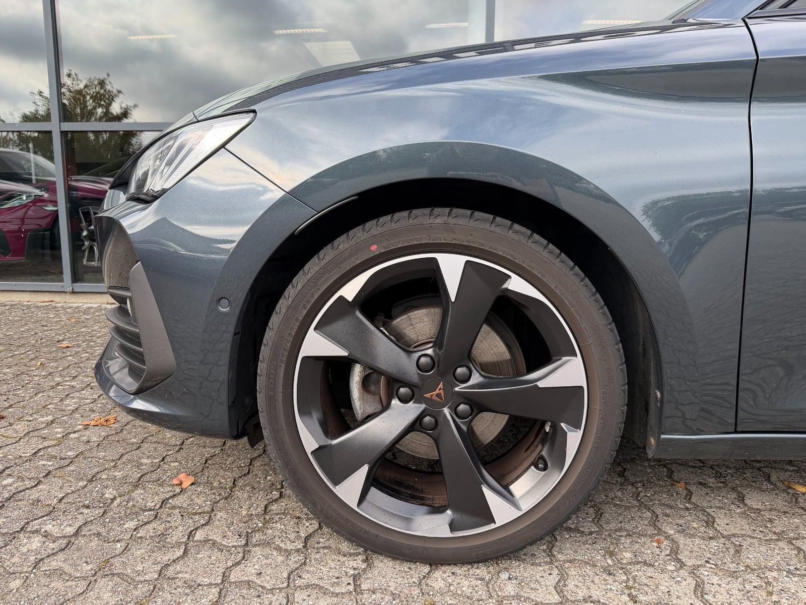 Sort Cupra Leon fra 2024