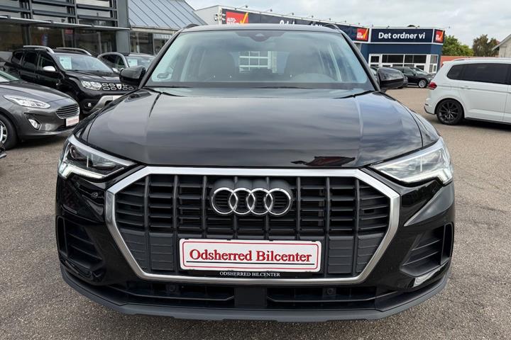 Sort Audi Q3 fra 2023