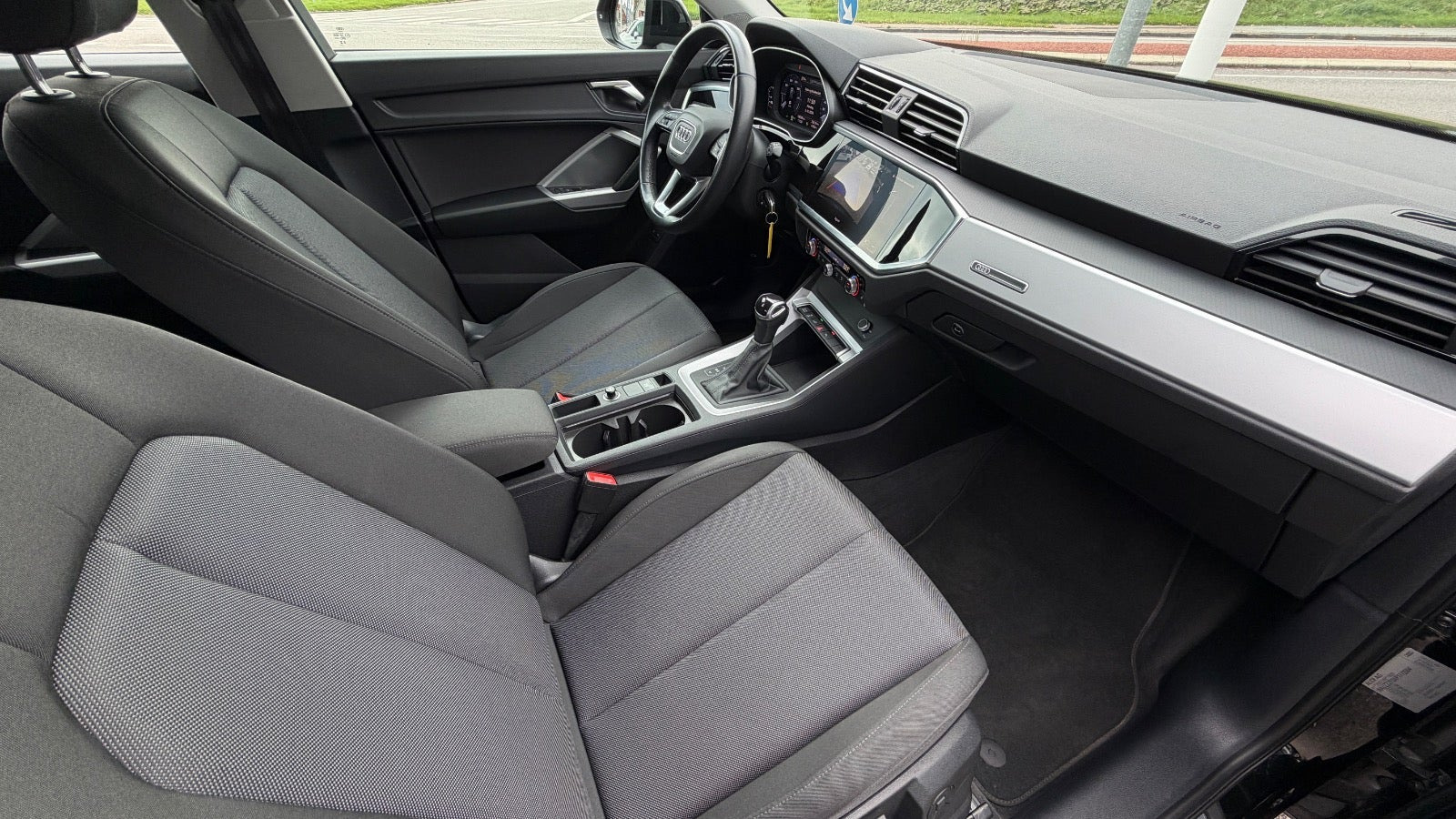 Sort Audi Q3 fra 2023