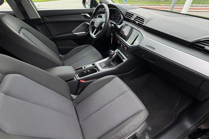 Sort Audi Q3 fra 2023