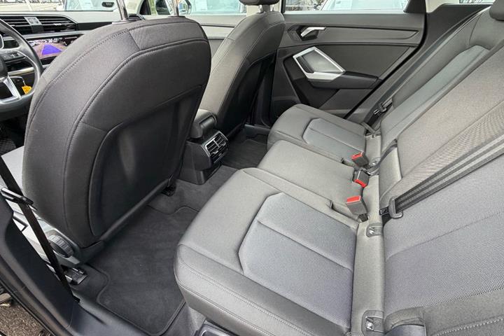 Sort Audi Q3 fra 2023