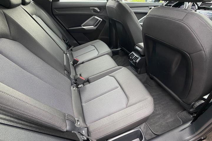 Sort Audi Q3 fra 2023