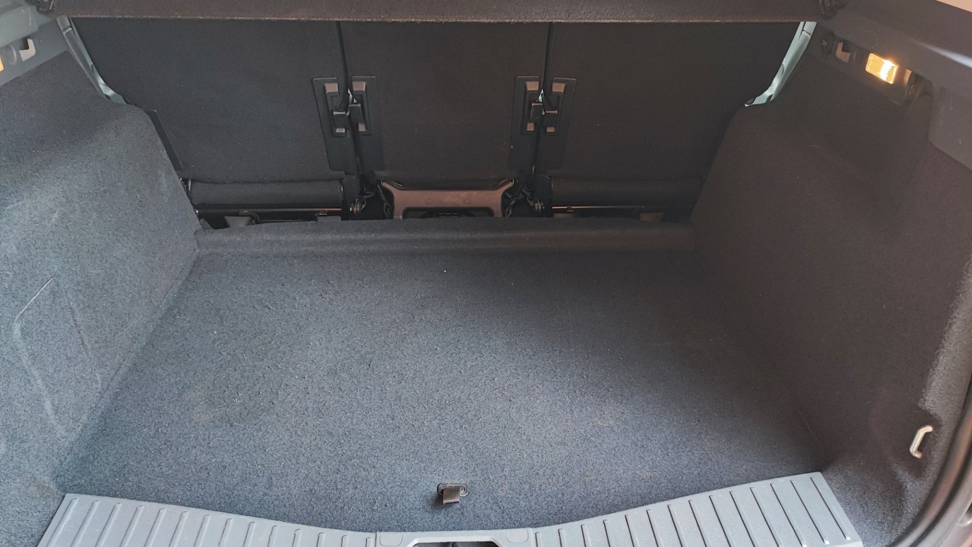 Grå Ford C-MAX fra 2014