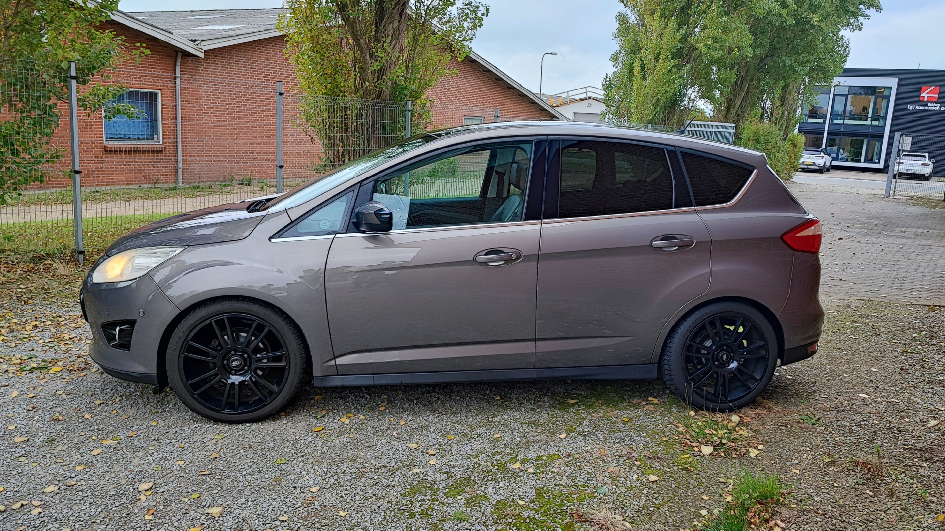 Grå Ford C-MAX fra 2014