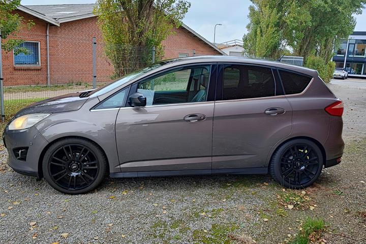 Grå Ford C-MAX fra 2014
