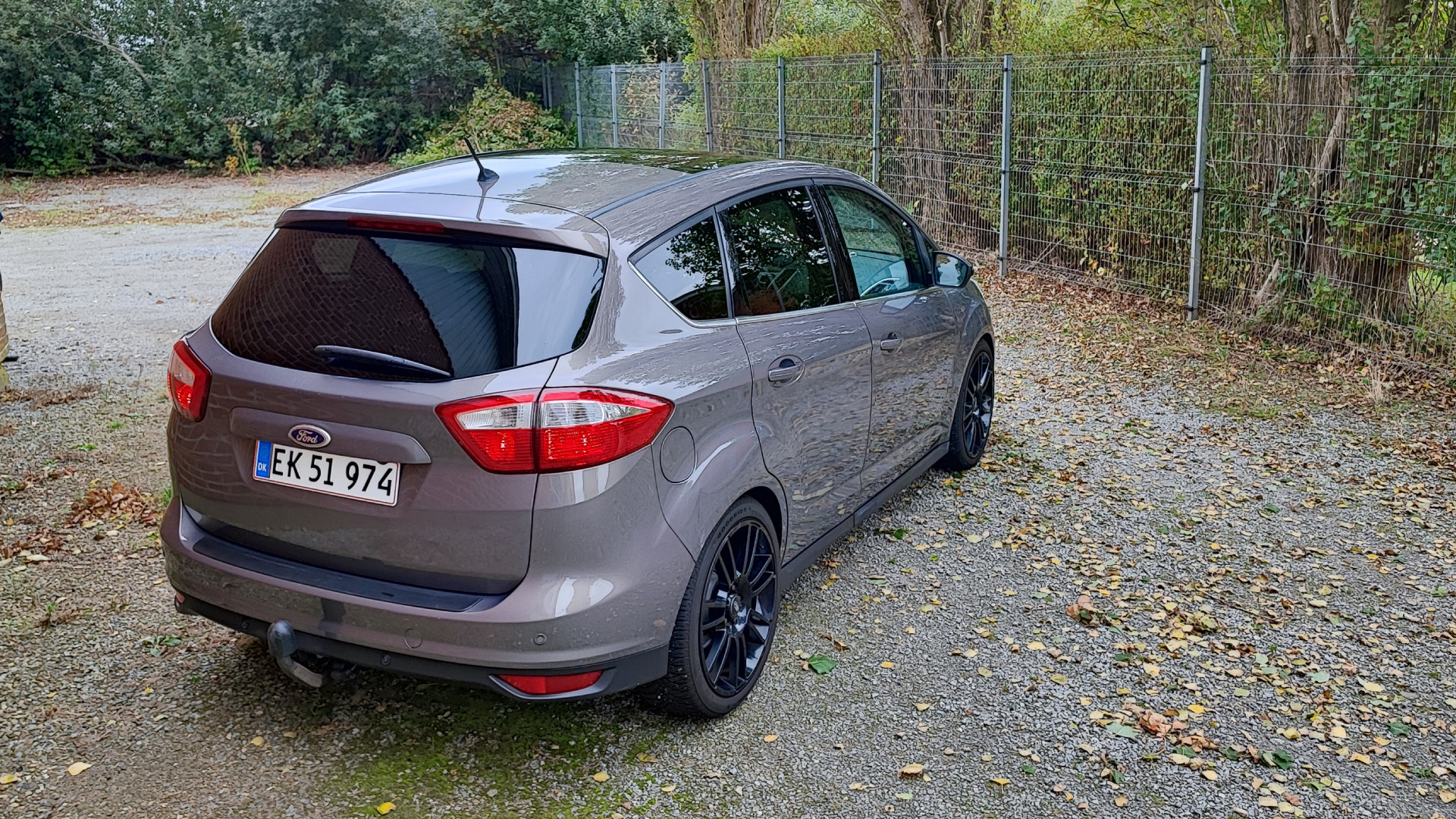 Grå Ford C-MAX fra 2014