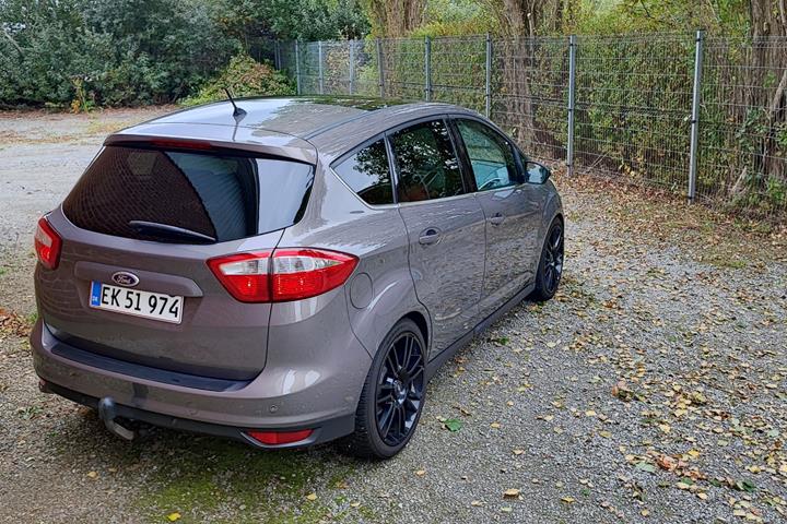 Grå Ford C-MAX fra 2014