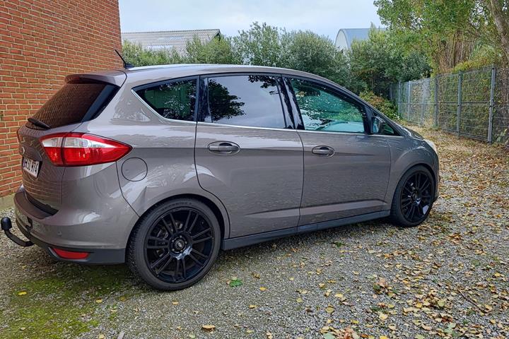 Grå Ford C-MAX fra 2014
