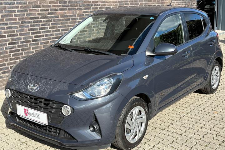 Grå Hyundai i10 fra 2021