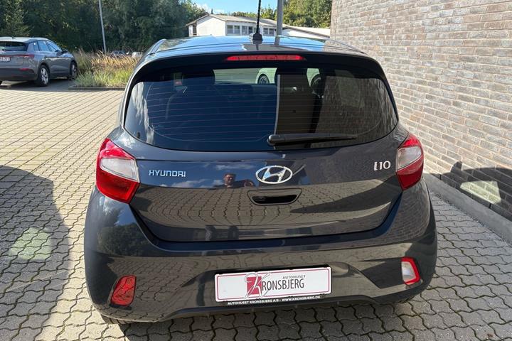 Grå Hyundai i10 fra 2021