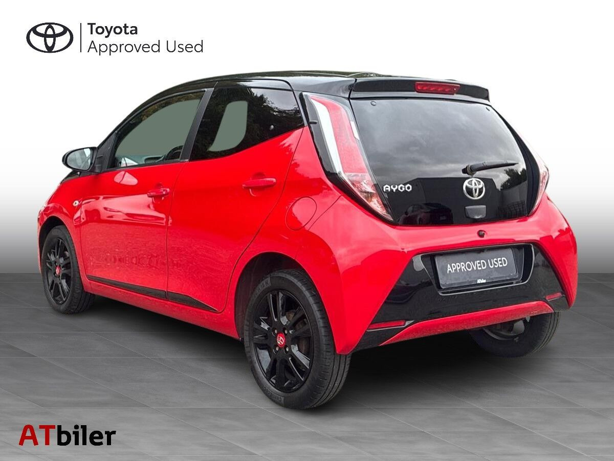 Rød Toyota Aygo fra 2017