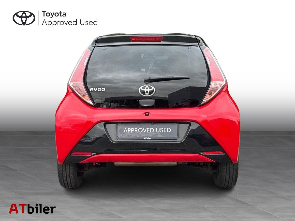 Rød Toyota Aygo fra 2017