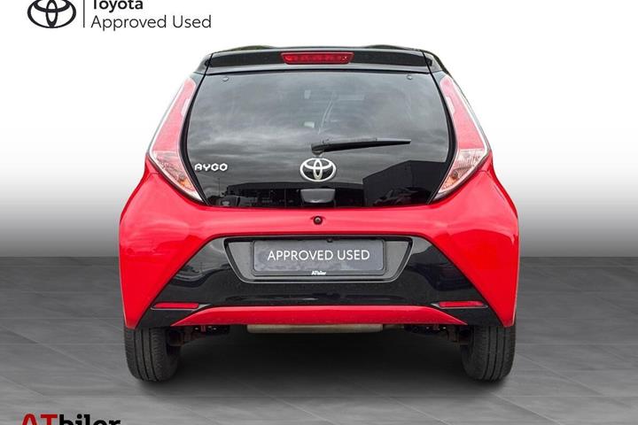 Rød Toyota Aygo fra 2017