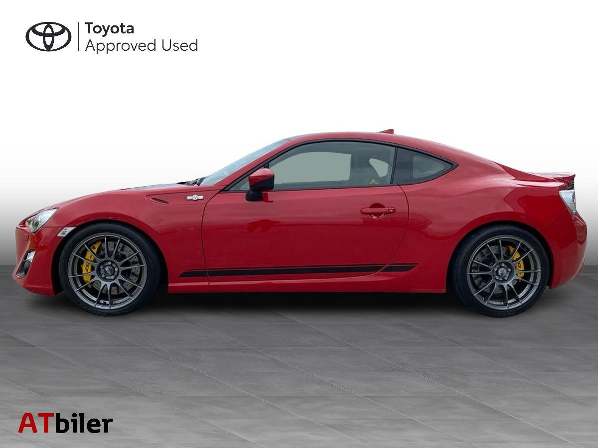 Rød Toyota GT86 fra 2013