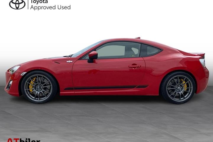 Rød Toyota GT86 fra 2013