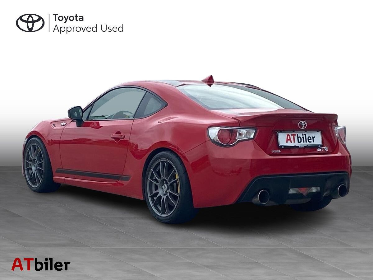 Rød Toyota GT86 fra 2013