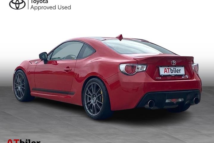 Rød Toyota GT86 fra 2013