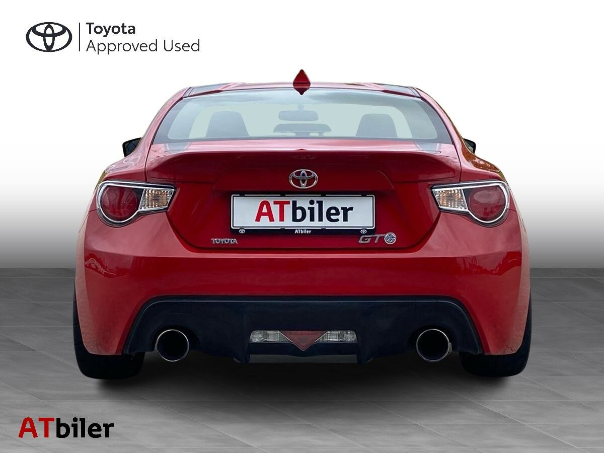 Rød Toyota GT86 fra 2013