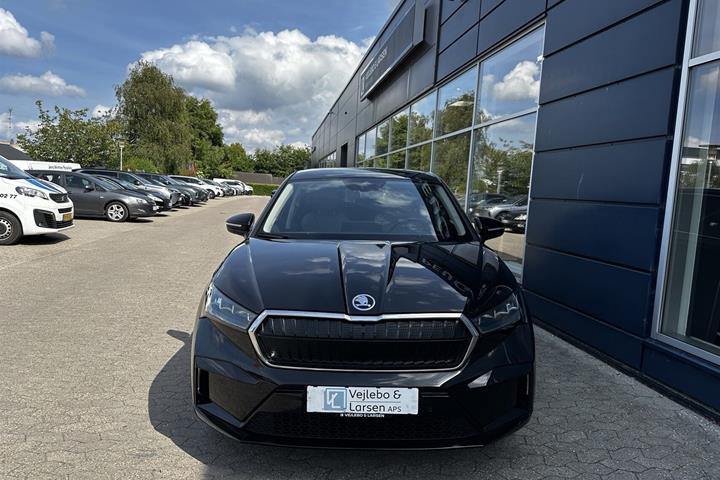 Sort Skoda Enyaq fra 2023
