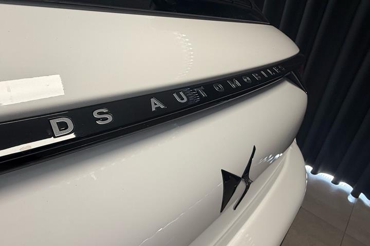 Hvid DS DS 3 CrossBack fra 2025