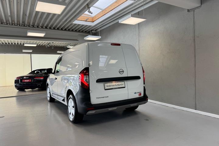 Hvid Nissan Townstar fra 2023