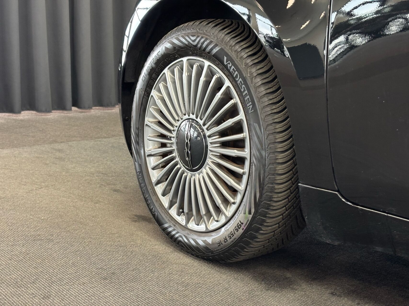 Sort Fiat 500e fra 2023