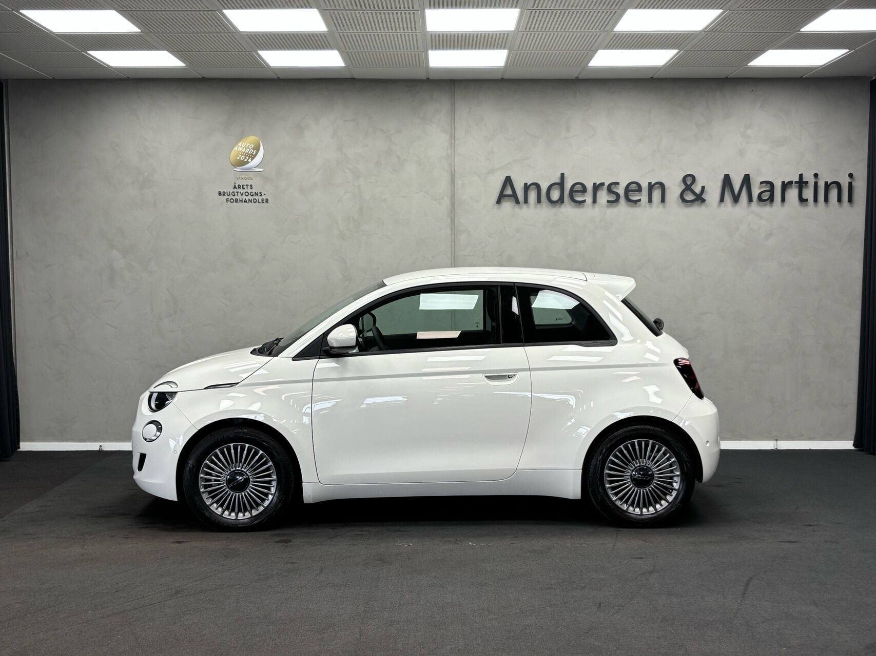 Hvid Fiat 500e fra 2023