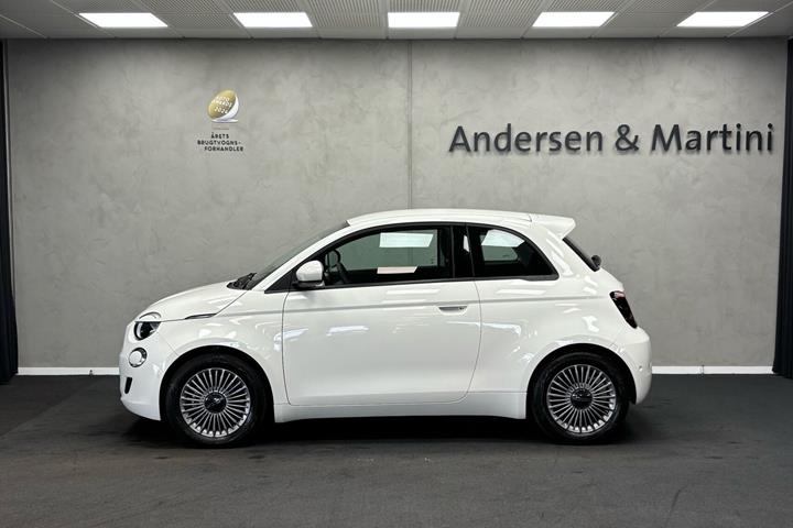 Hvid Fiat 500e fra 2023
