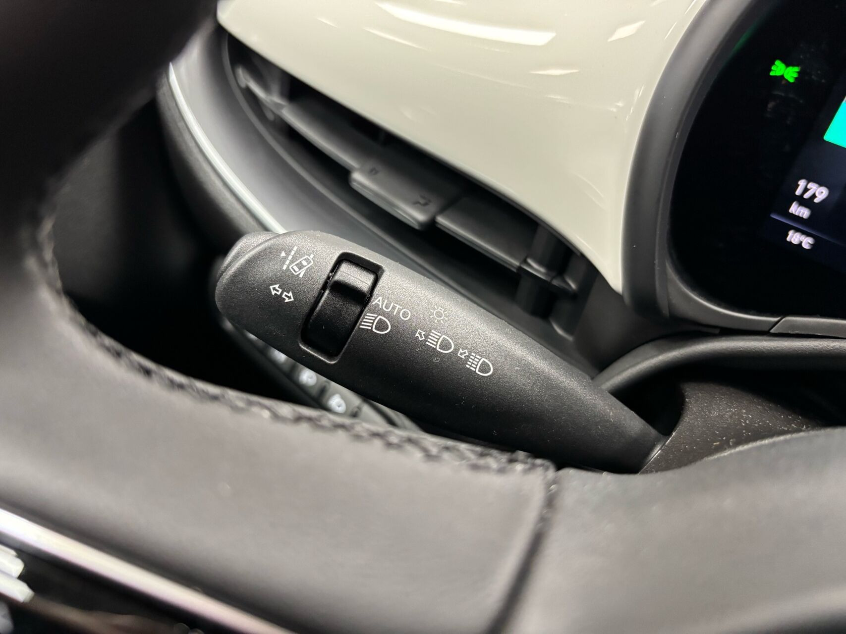 Hvid Fiat 500e fra 2023
