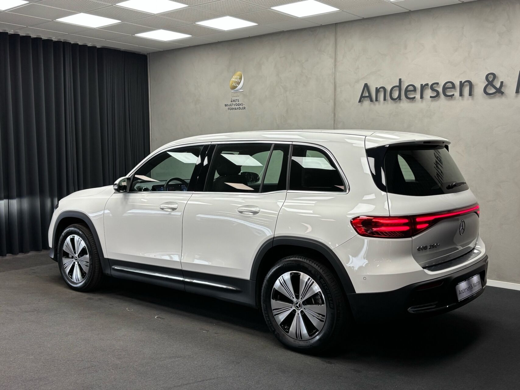 Hvid Mercedes EQB250+ fra 2025