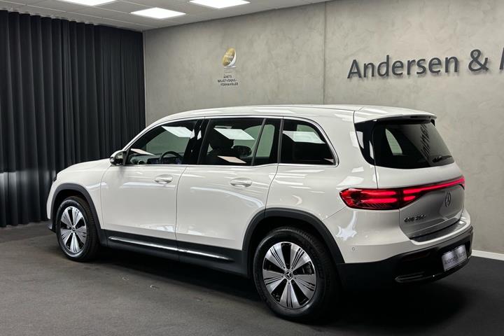 Hvid Mercedes EQB250+ fra 2025