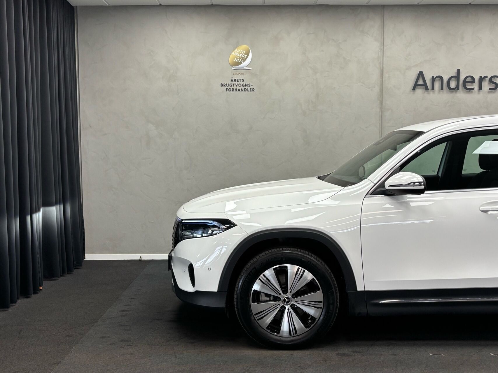 Hvid Mercedes EQB250+ fra 2025