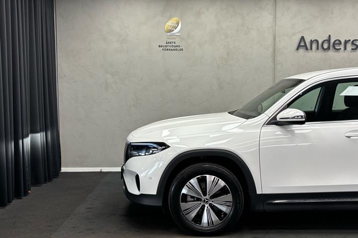Hvid Mercedes EQB250+ fra 2025