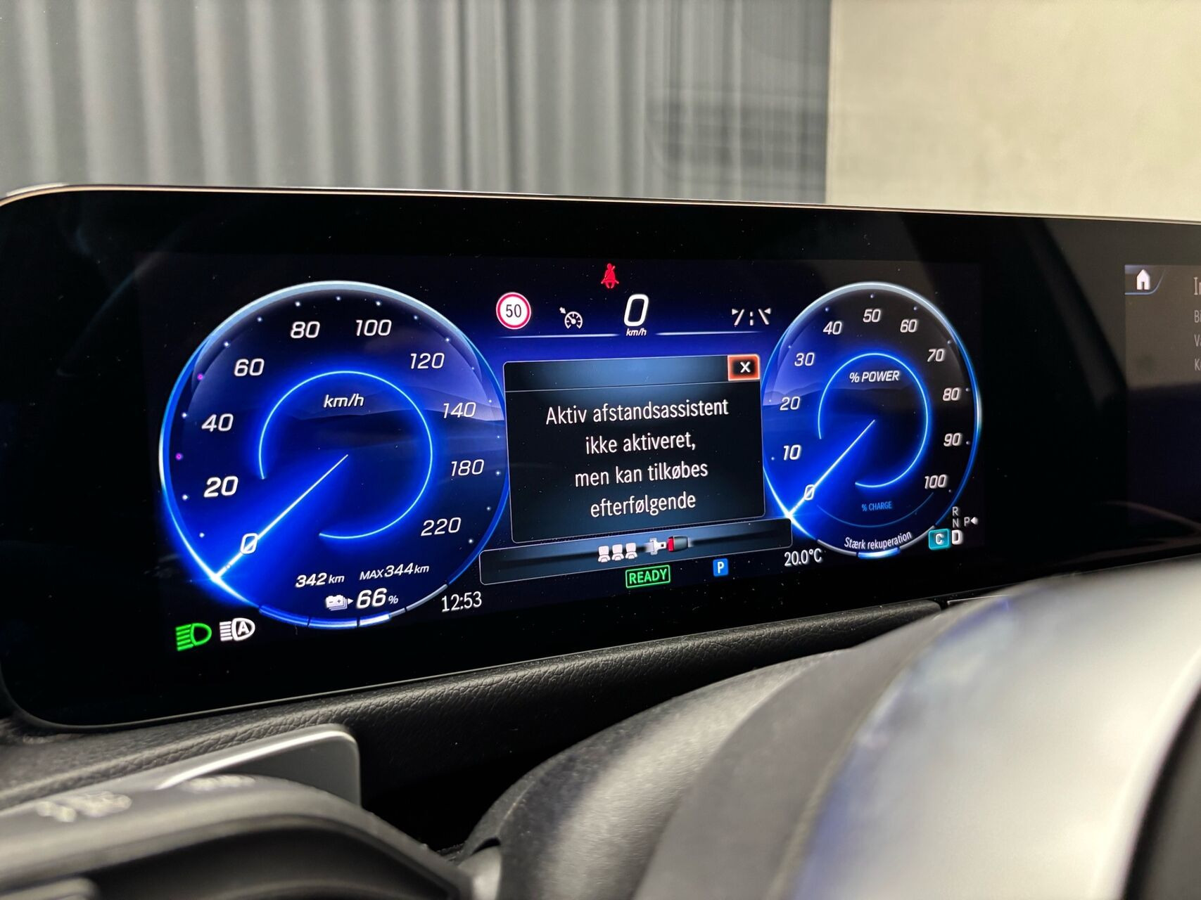Hvid Mercedes EQB250+ fra 2025