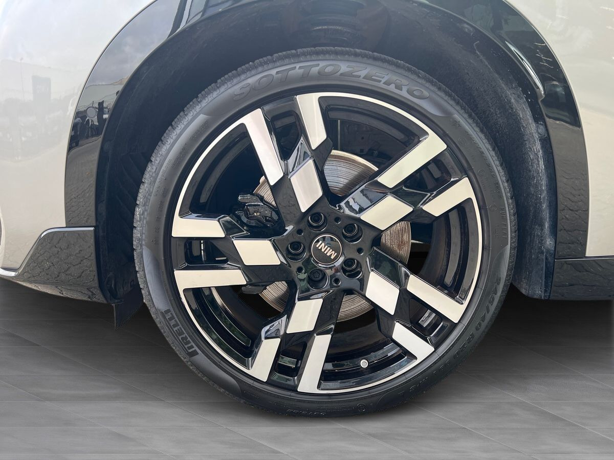 Grå Mini Countryman fra 2025