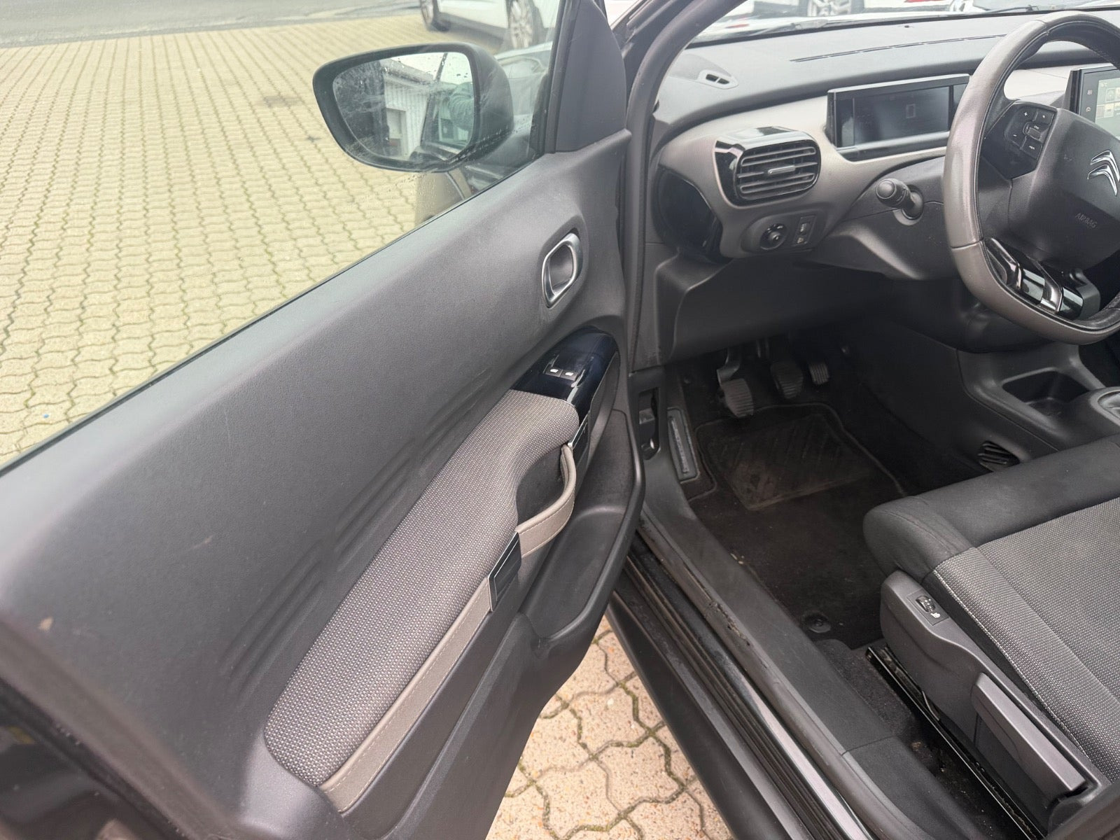 Sort Citroën C4 Cactus fra 2015