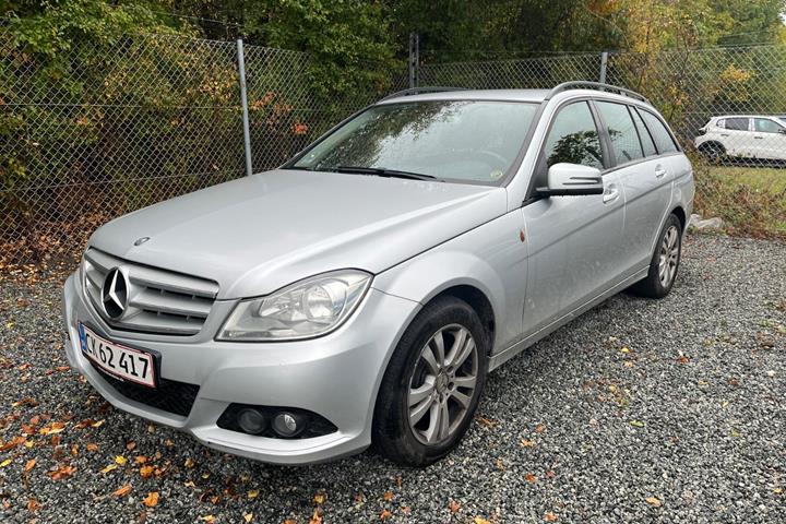 Sølv Mercedes C180 fra 2014