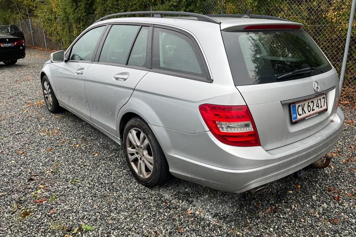 Sølv Mercedes C180 fra 2014