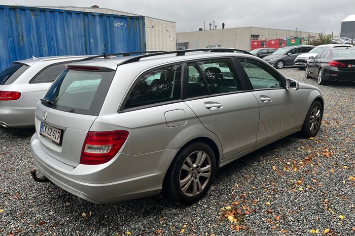 Sølv Mercedes C180 fra 2014